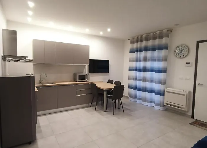 Laura House 2 *