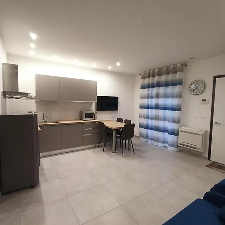 Laura House 2 *