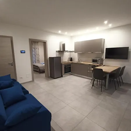 Laura House 2 Appartement *